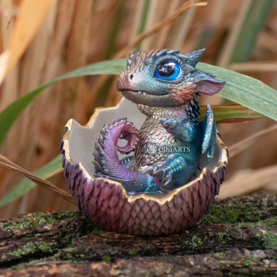 Dream Glider Dragon Hatchling, Dark Rainbow color