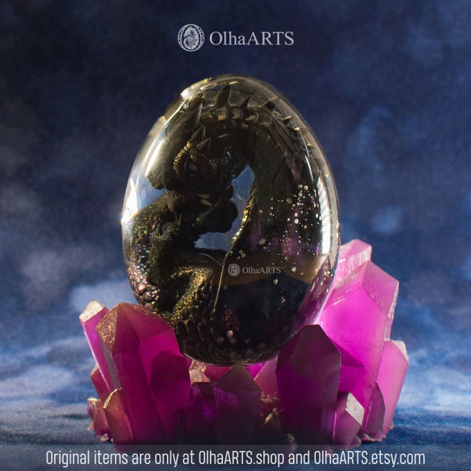 Midnight Dragon Egg. VIP Gift Set with a black baby dragon in epoxy resin egg