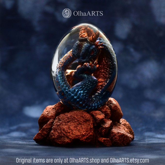 Blue-copper Spiral-horned Dragon Egg. VIP Gift Set with a spiral-horned baby dragon in epoxy resin egg