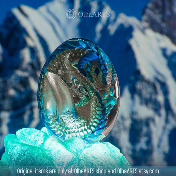 Snow Dragon Egg. VIP Gift Set with a snow baby dragon in epoxy resin egg