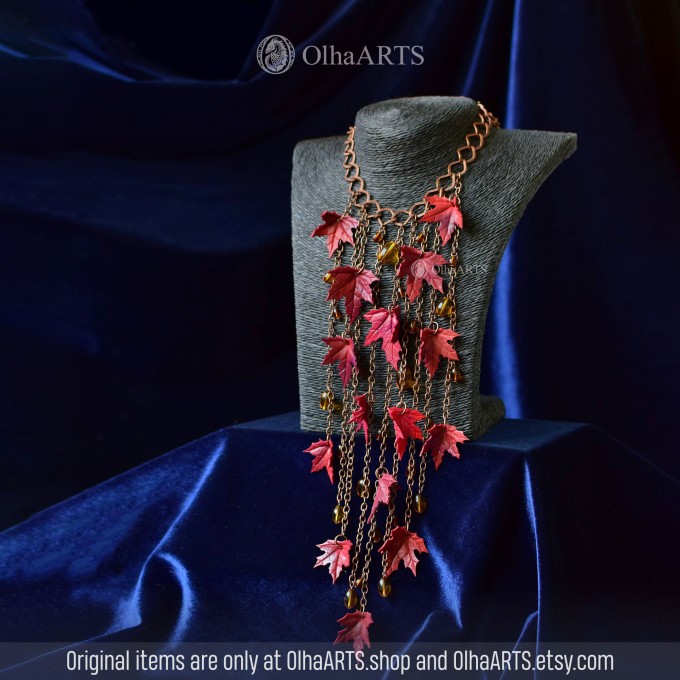 Weirwood tree choker with red autumn leaves