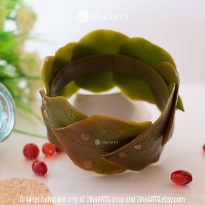 Dark Green Leaves Bracelet