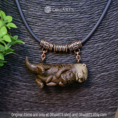 Necklace with two otters 01