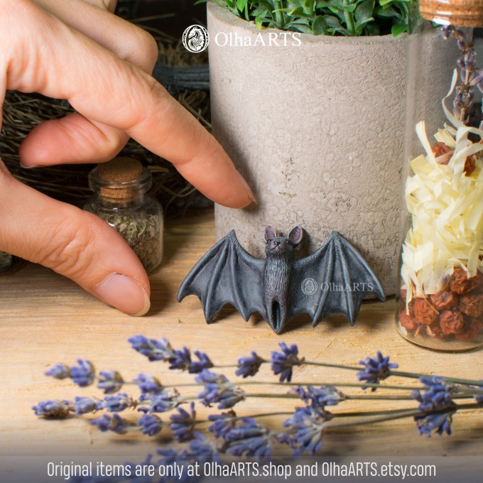 Halloween Flying Bat Magnet / Brooch / Pendant