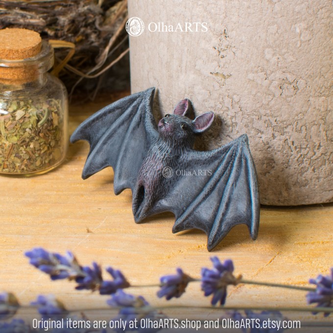 Halloween Flying Bat Magnet / Brooch / Pendant