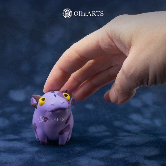 Figurine of Dracow, the cute purple dragon