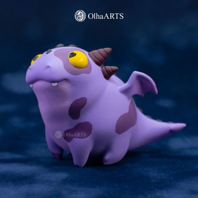 Figurine of Dracow, the cute purple dragon