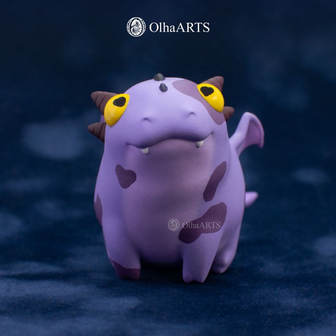 Figurine of Dracow, the cute purple dragon