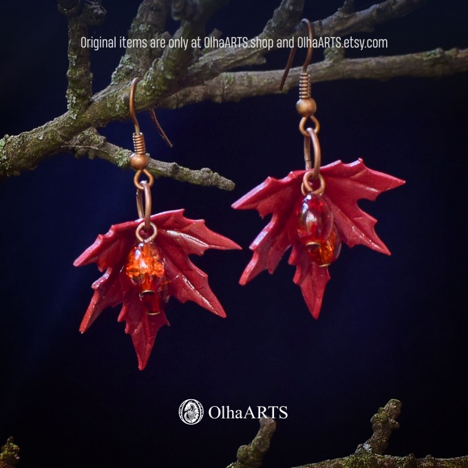 Customizable short dangle earrings with red maple leaves and orange berries