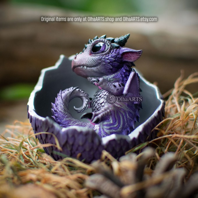 Dream Glider Dragon Hatchling, in Moon Violet color