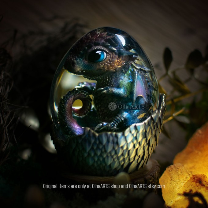 Dream Glider Dragon Egg, color Dark Rainbow